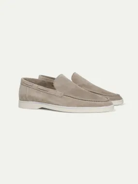 Graue Yacht-Loafer